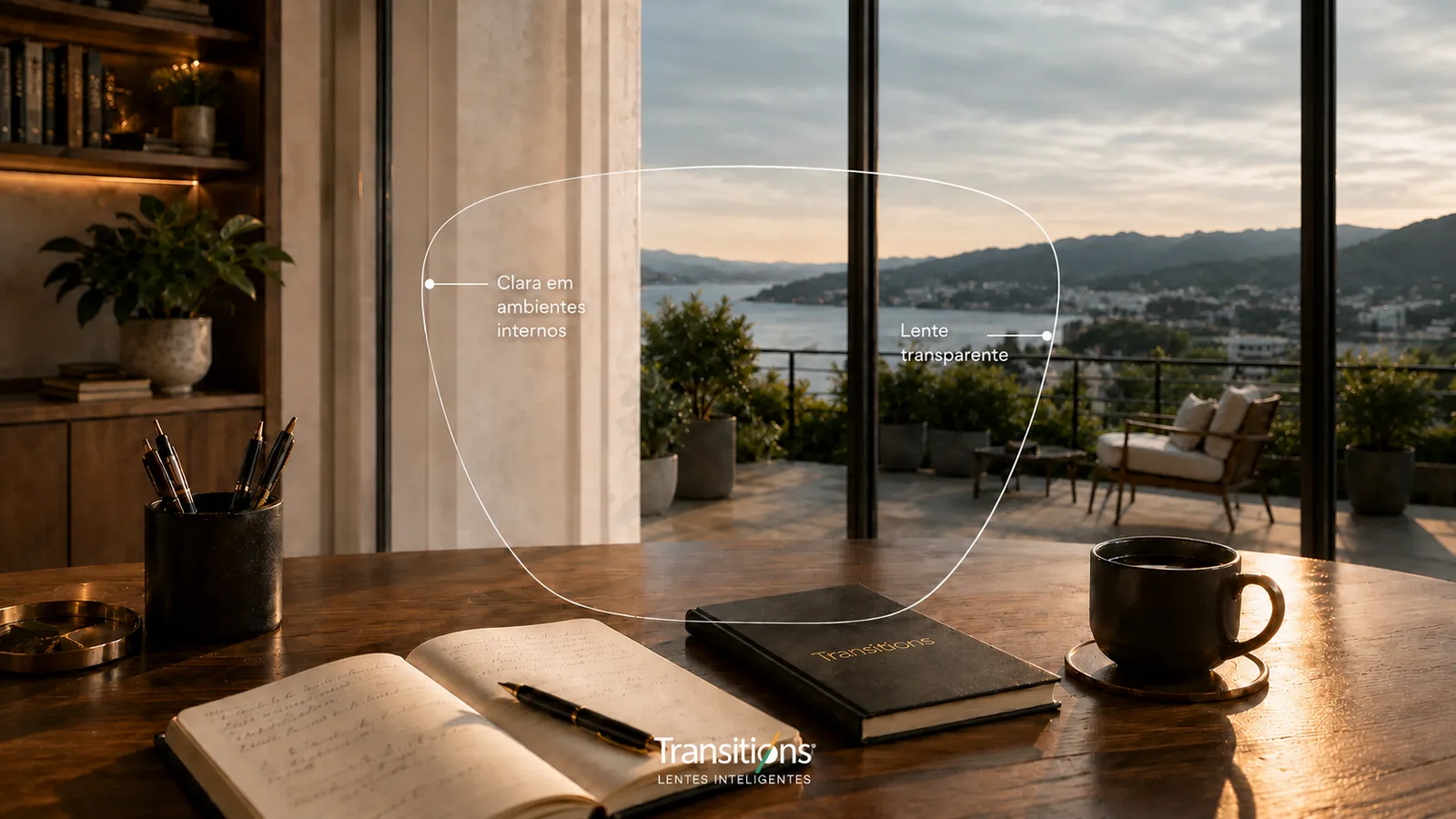 Lente Transitions clara e transparente em ambiente interno